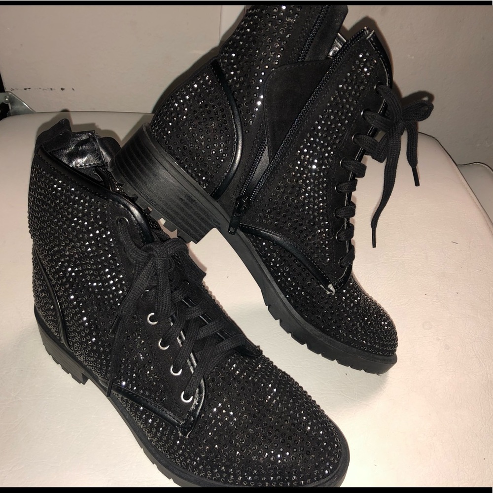 New! Steve Madden! Ring stone ankle boots